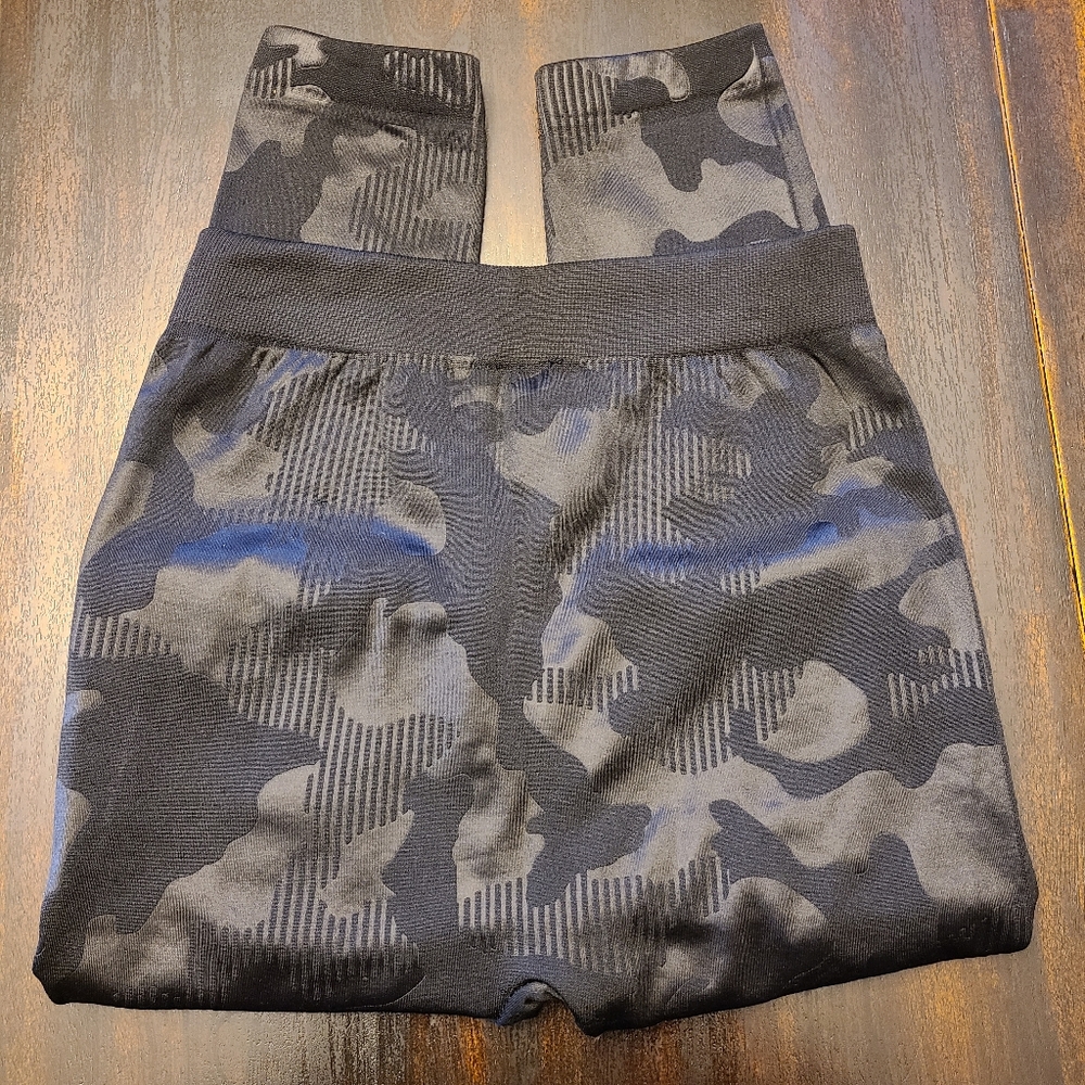 Pink Republic Camo Leggings